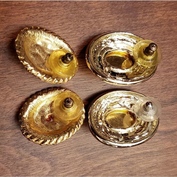 VINTAGE Fashion oval medallion stud earrings set of 2 - Picture 2 of 2